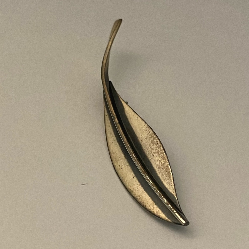 Vintage 925 Sterling Silver and Black Feather Leaf Brooch Pin Pendant - Picture 5 of 8